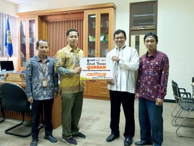 Bersama Lazismu  UMPO Distribusikan Kurban dalam Bentuk Makanan Olahan